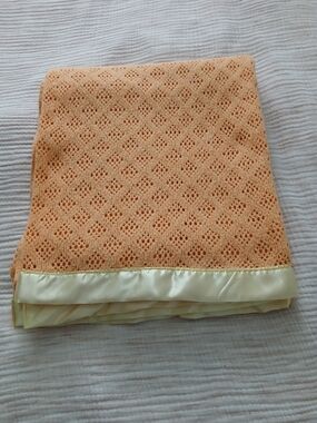 Vintage Peach Knit Bed Blanket with Satin Trim - Home Bedding